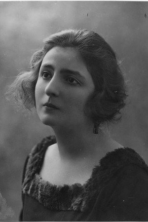 Hélène Darly portrait
