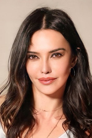 Hande Ataizi portrait