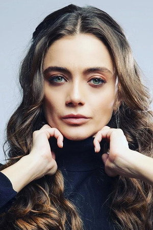 Damla Sönmez portrait