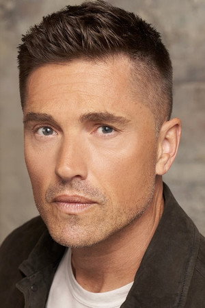 Eric Winter portrait