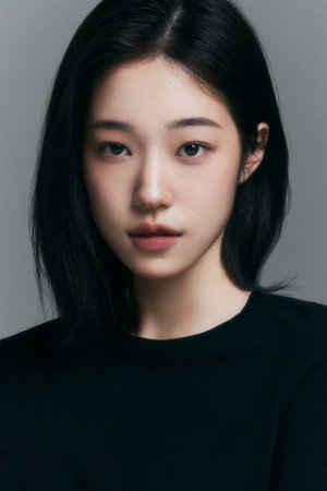 Roh Yoon-seo portrait
