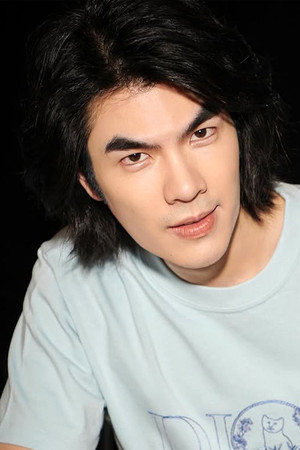 Phakphum Romsaithong portrait