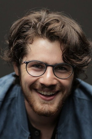 Daniel Roher portrait