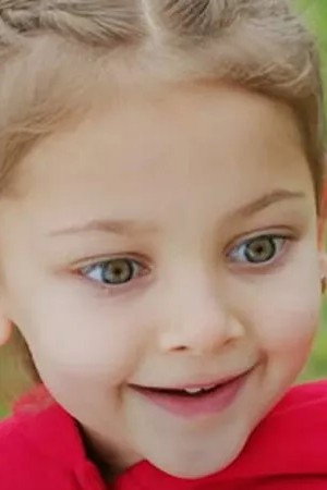 Gece Işık Demirel portrait