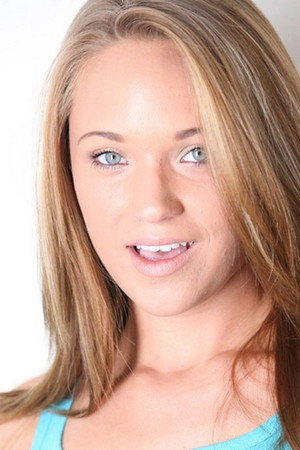 Teagan Summers portrait