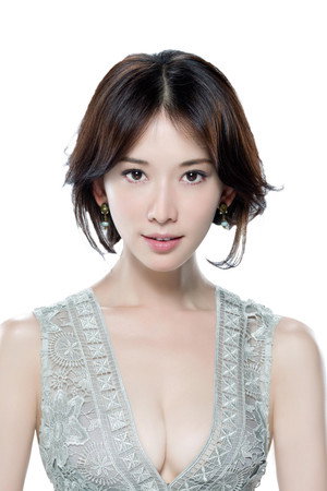 Lin Chi-ling portrait