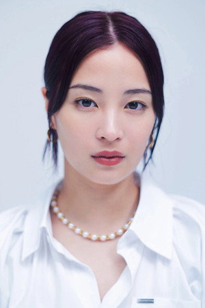 Suzu Hirose portrait