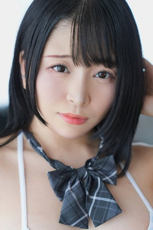 Momo Akiba portrait