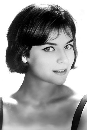 Juliette Mayniel portrait