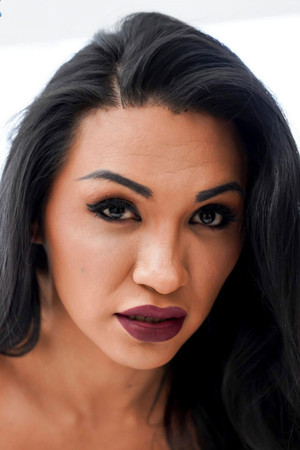 Jessy Dubai portrait