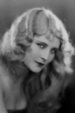 Jeanette Loff portrait