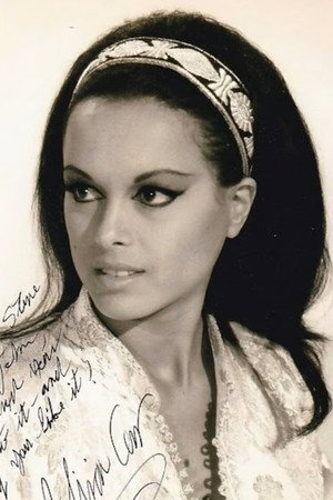 Aliza Gur portrait