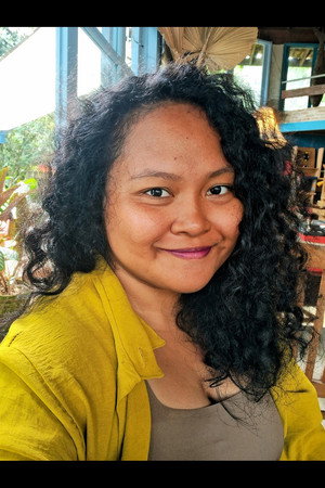Gladhys Elliona portrait