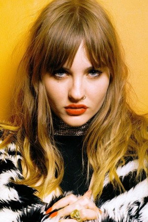 Victoria De Angelis portrait