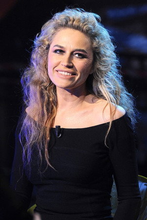 Lory Del Santo portrait
