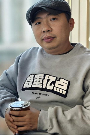 Jun Zhang portrait