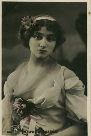 Lilian Greuze portrait