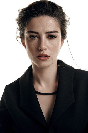 Özge Gürel portrait