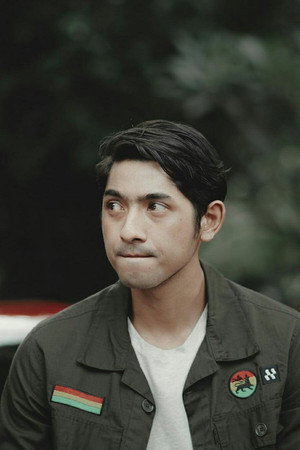 Arya Saloka portrait