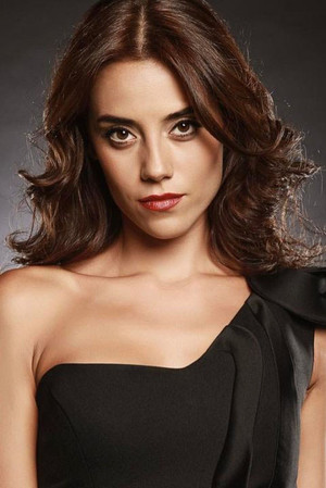Cansu Dere portrait