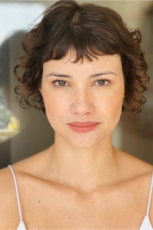 Aline Flores portrait