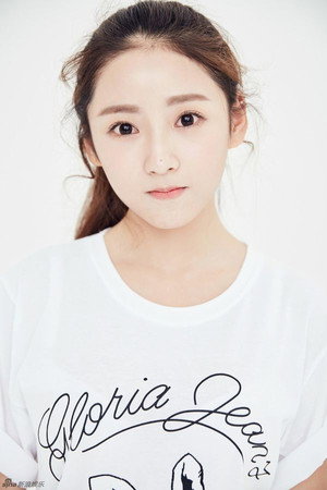 Ding Yiyi portrait