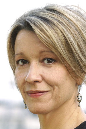 Linda Emond portrait