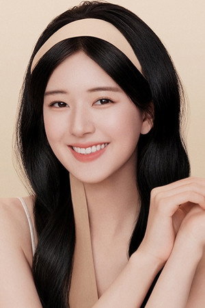 Zhao Lusi portrait