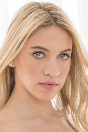 Khloe Kapri portrait