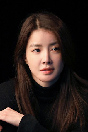 Lee Si-young portrait