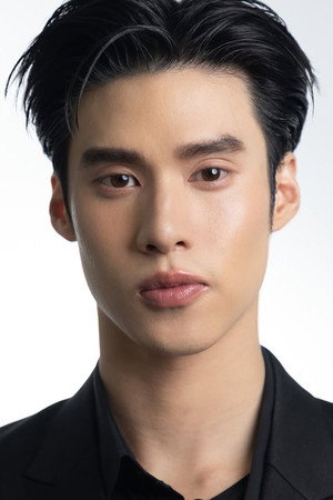 Peemapol Panichtamrong portrait