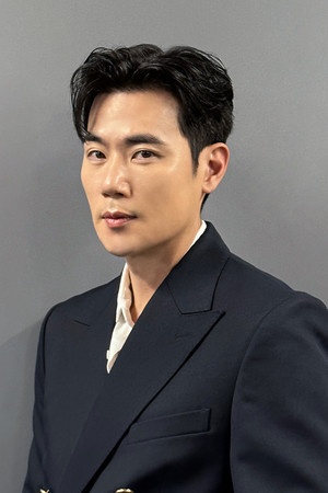 Kim Kang-woo portrait