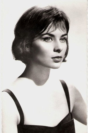 Juliette Mayniel portrait