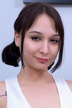 Mia La Fou portrait