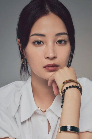 Suzu Hirose portrait
