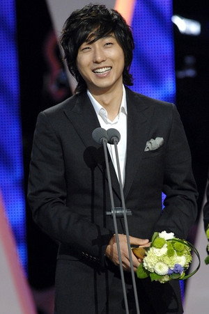Lee Seung-hyo portrait