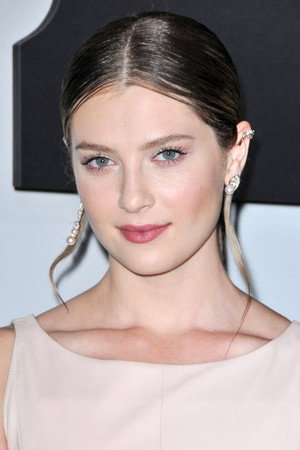 Zoe Levin portrait