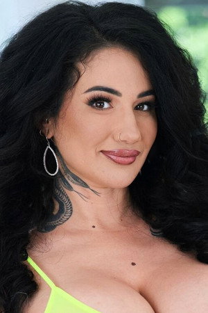 Arabelle Raphael portrait