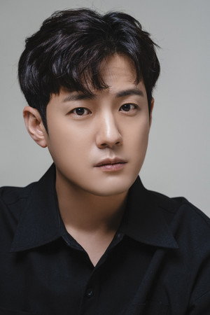 Seo Jun-young portrait
