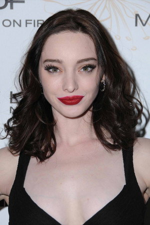 Emma Dumont portrait