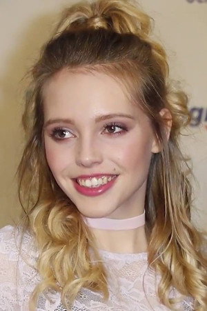 Lina Larissa Strahl portrait