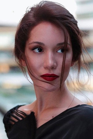 Hazal Subaşı portrait