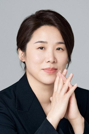 Luo Juan portrait