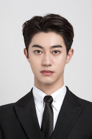 Kwak Dong-yeon portrait