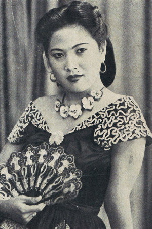 Titien Sumarni portrait