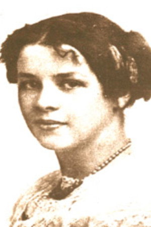 Leora Thatcher portrait