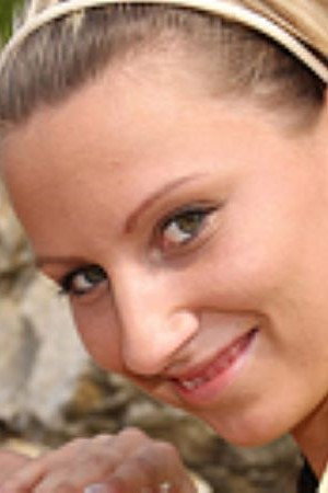 Vera E portrait