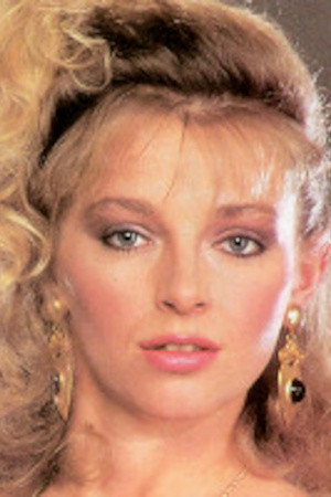 Scarlet Windsor portrait