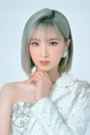 HaSeul portrait
