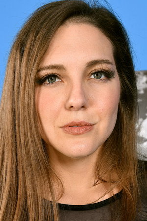 Sadie Holmes portrait